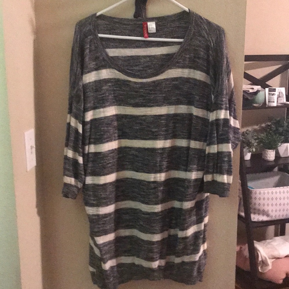 Grey & white long sleeve shirt